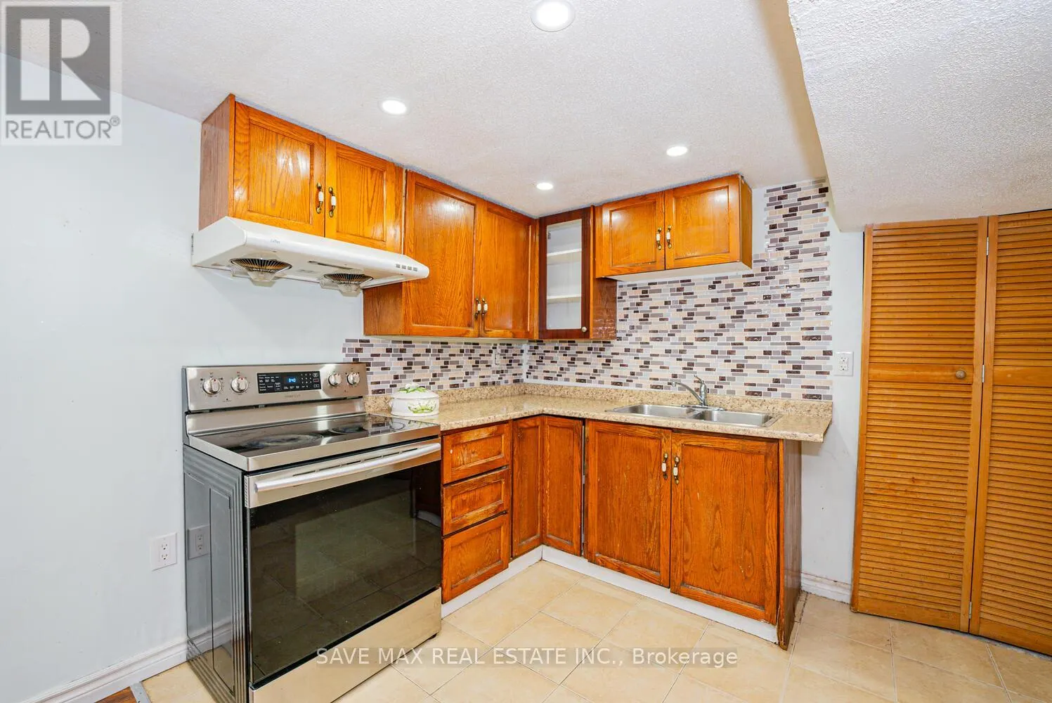 18 NORTHWOOD DRIVE