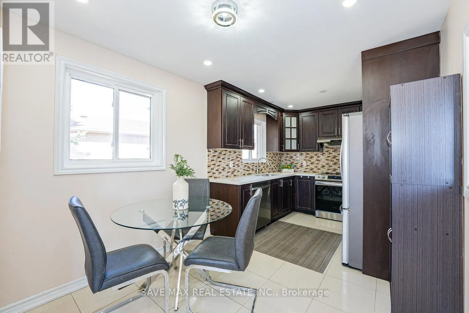 18 NORTHWOOD DRIVE