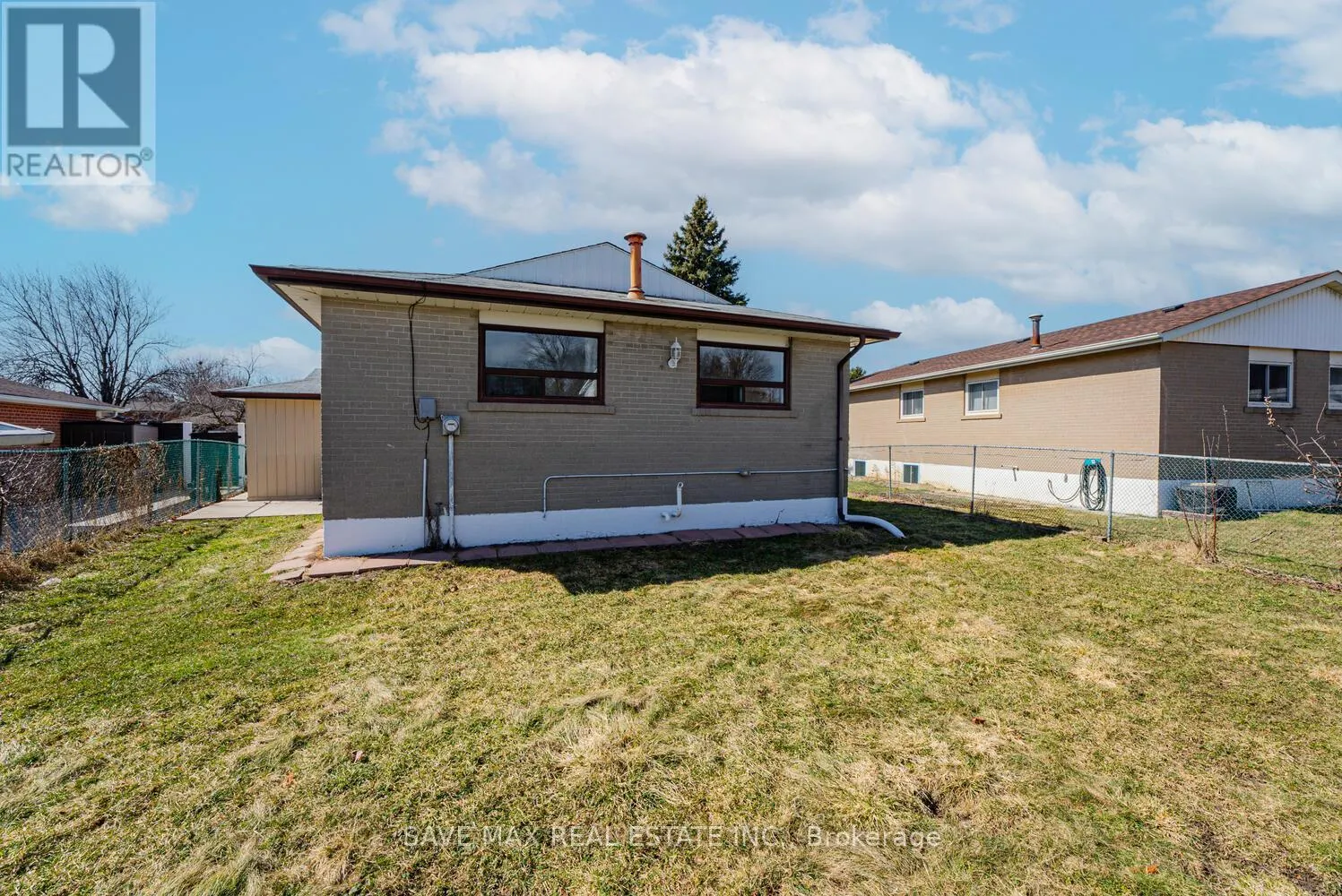 18 NORTHWOOD DRIVE