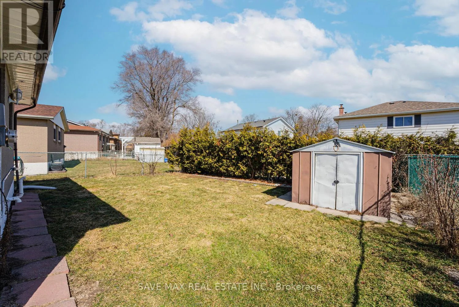 18 NORTHWOOD DRIVE