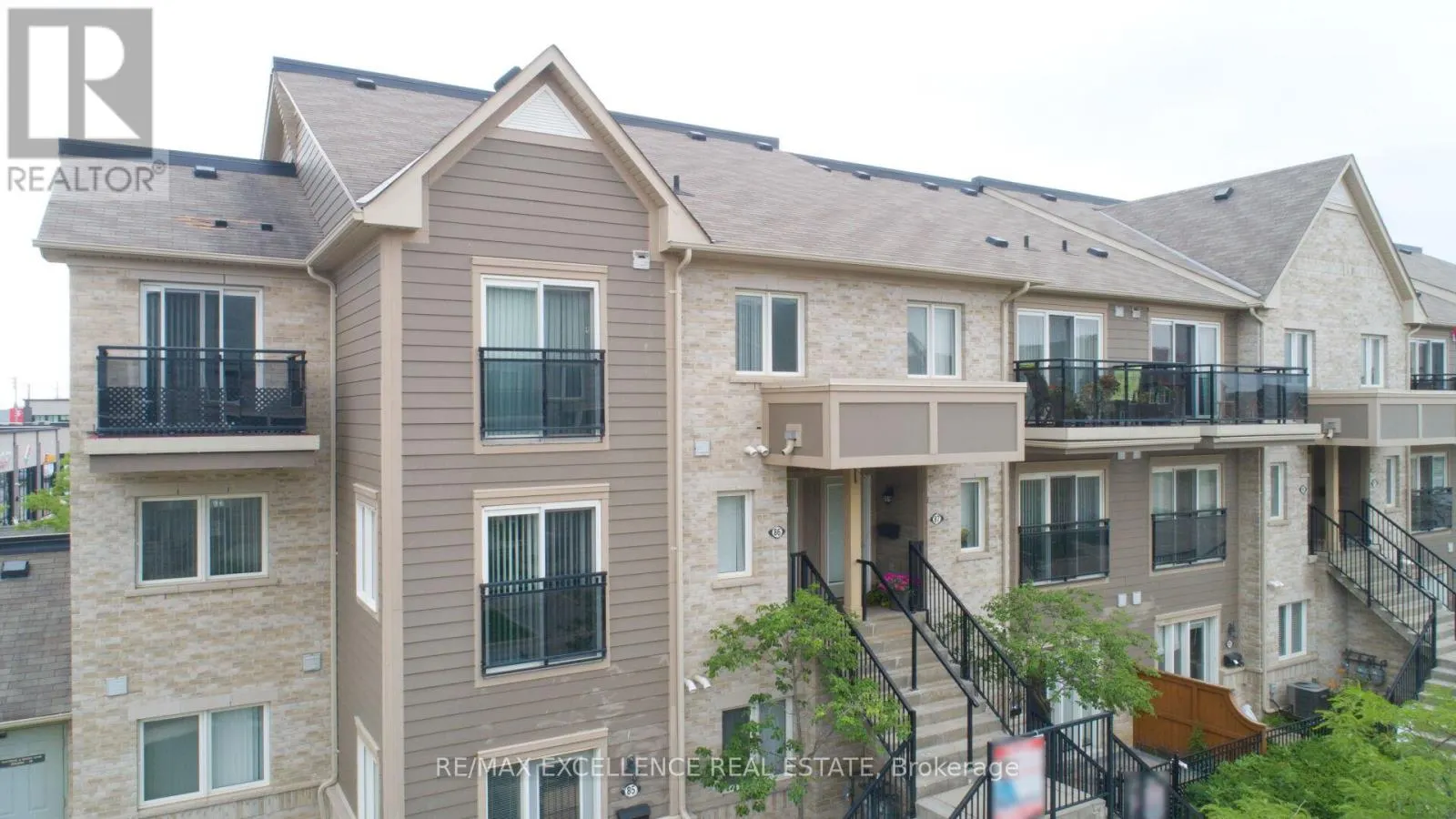 86 - 60 FAIRWOOD CIRCLE
