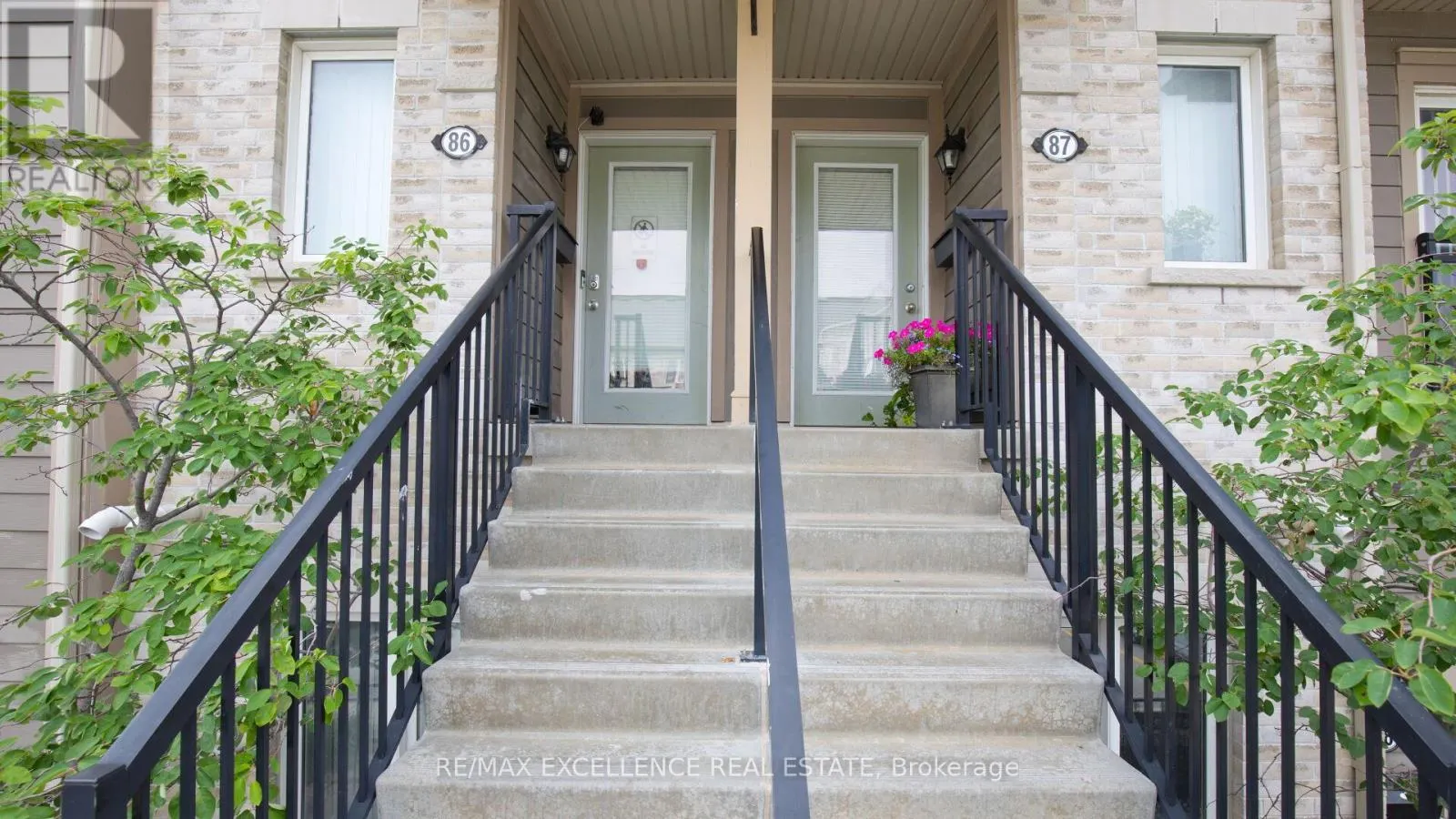 86 - 60 FAIRWOOD CIRCLE