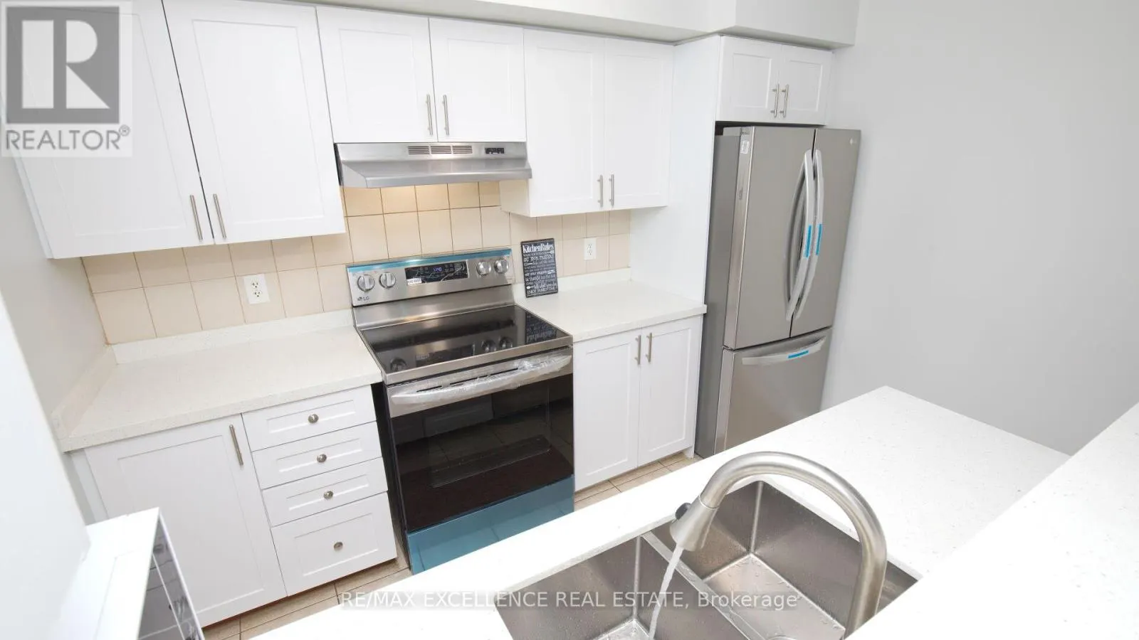 86 - 60 FAIRWOOD CIRCLE