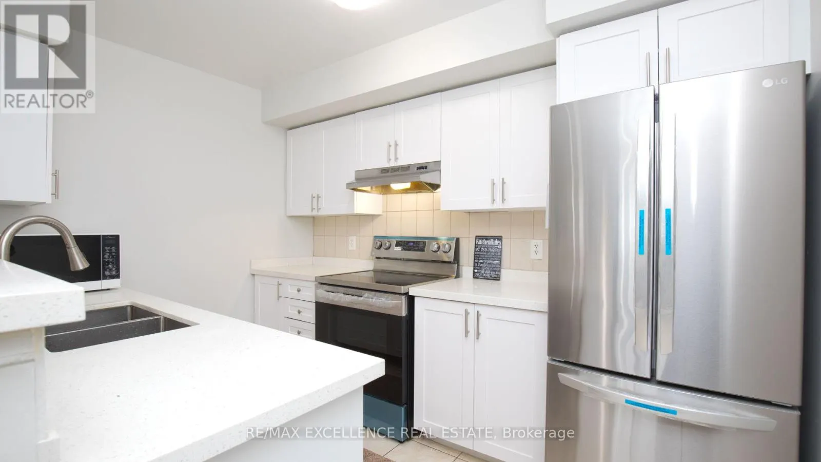 86 - 60 FAIRWOOD CIRCLE