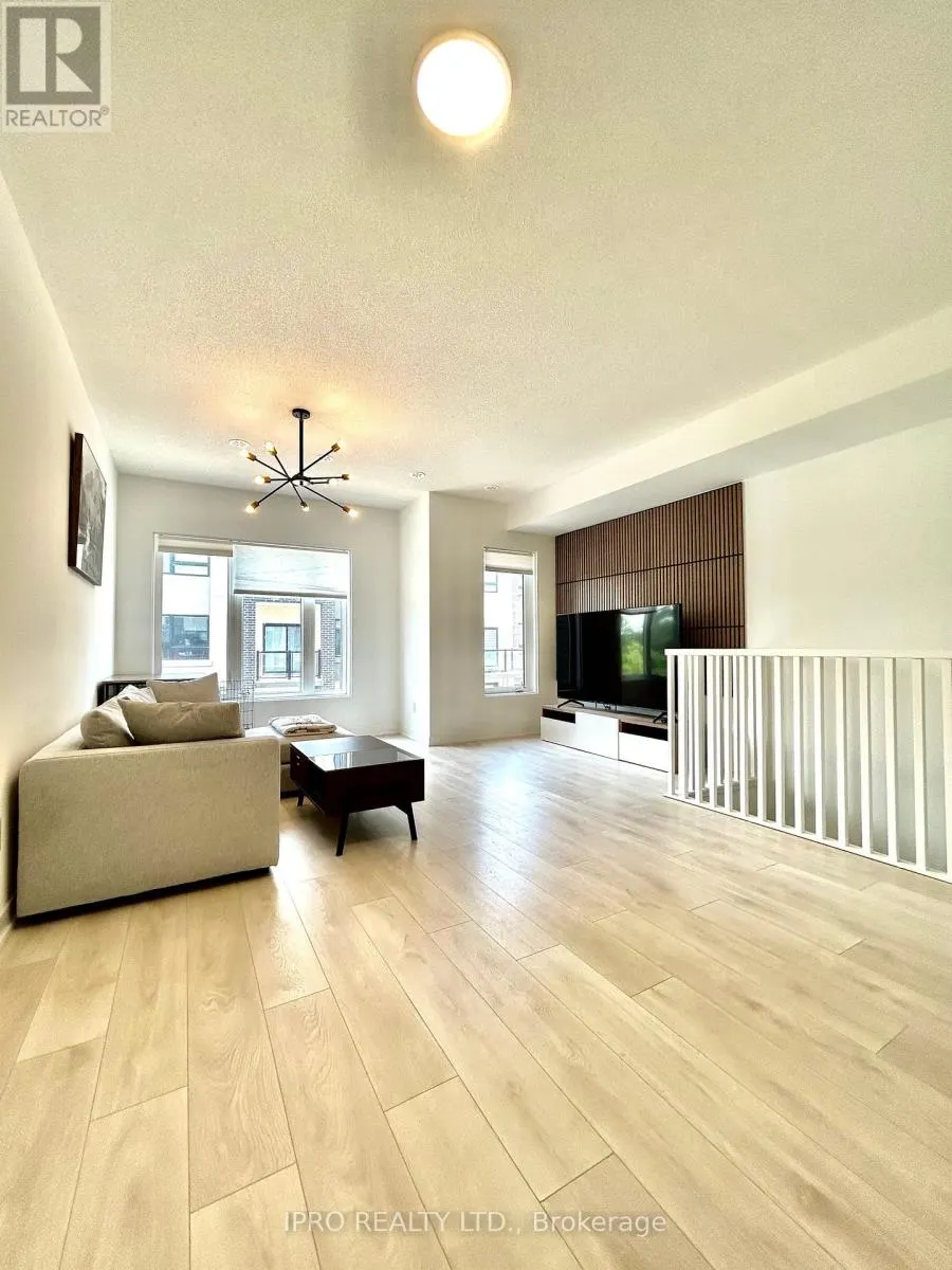 41 - 1095 COOKE BOULEVARD