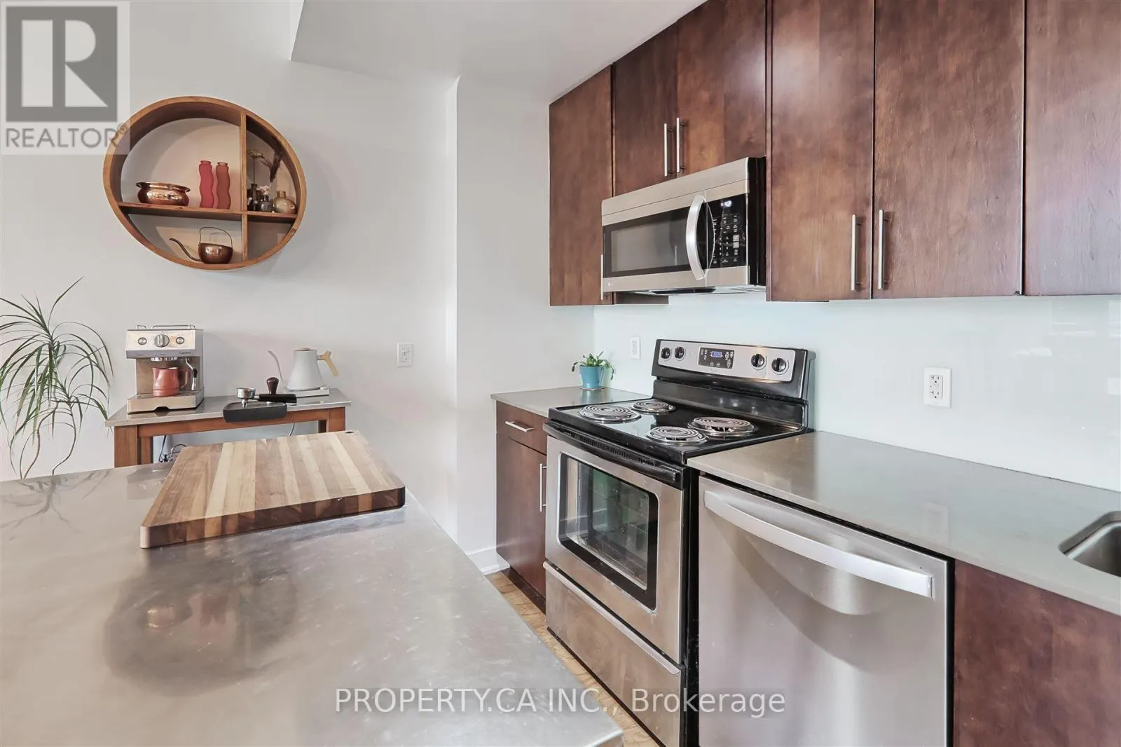 303 - 25 RITCHIE AVENUE
