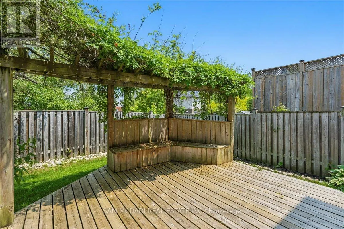 3 MAUDE COURT