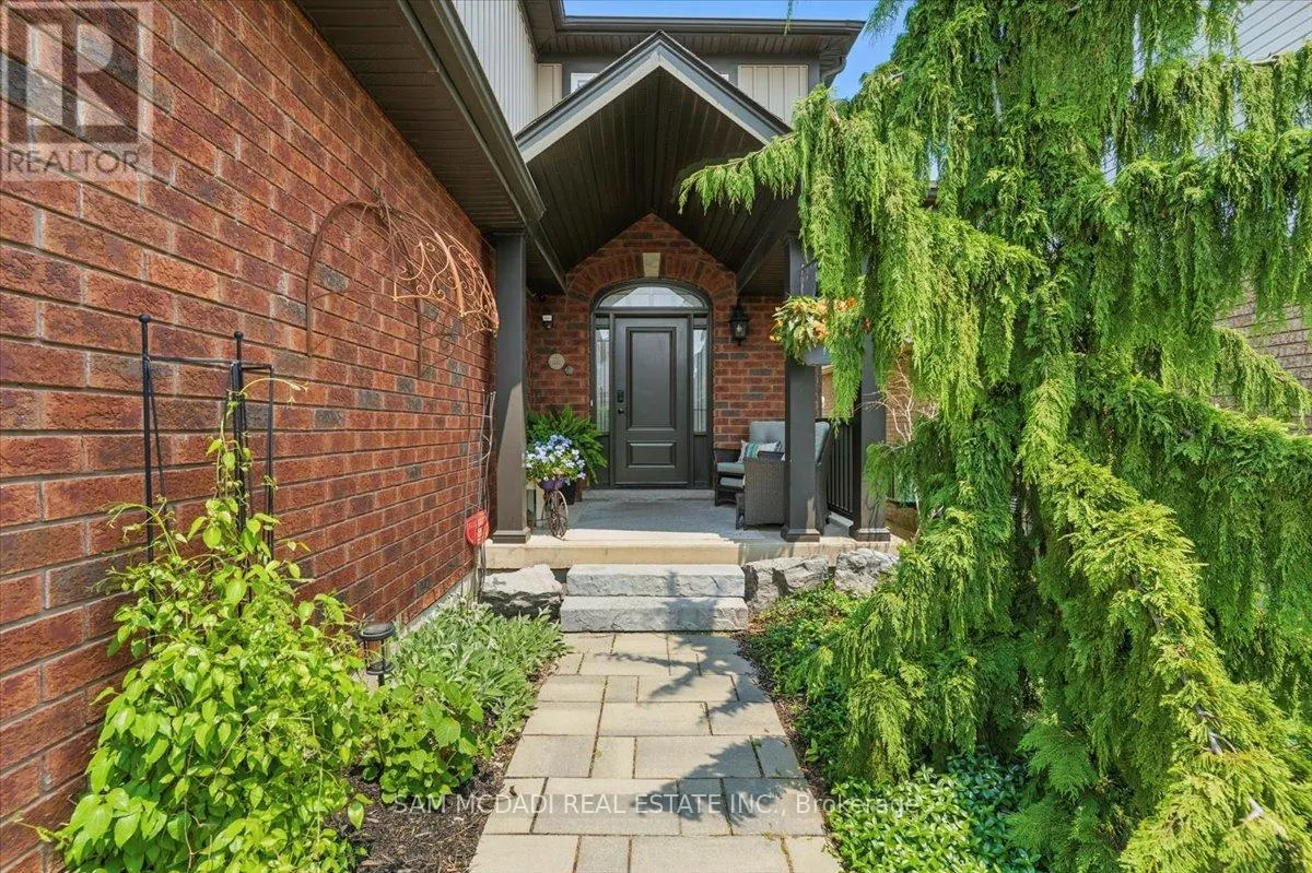 3 MAUDE COURT
