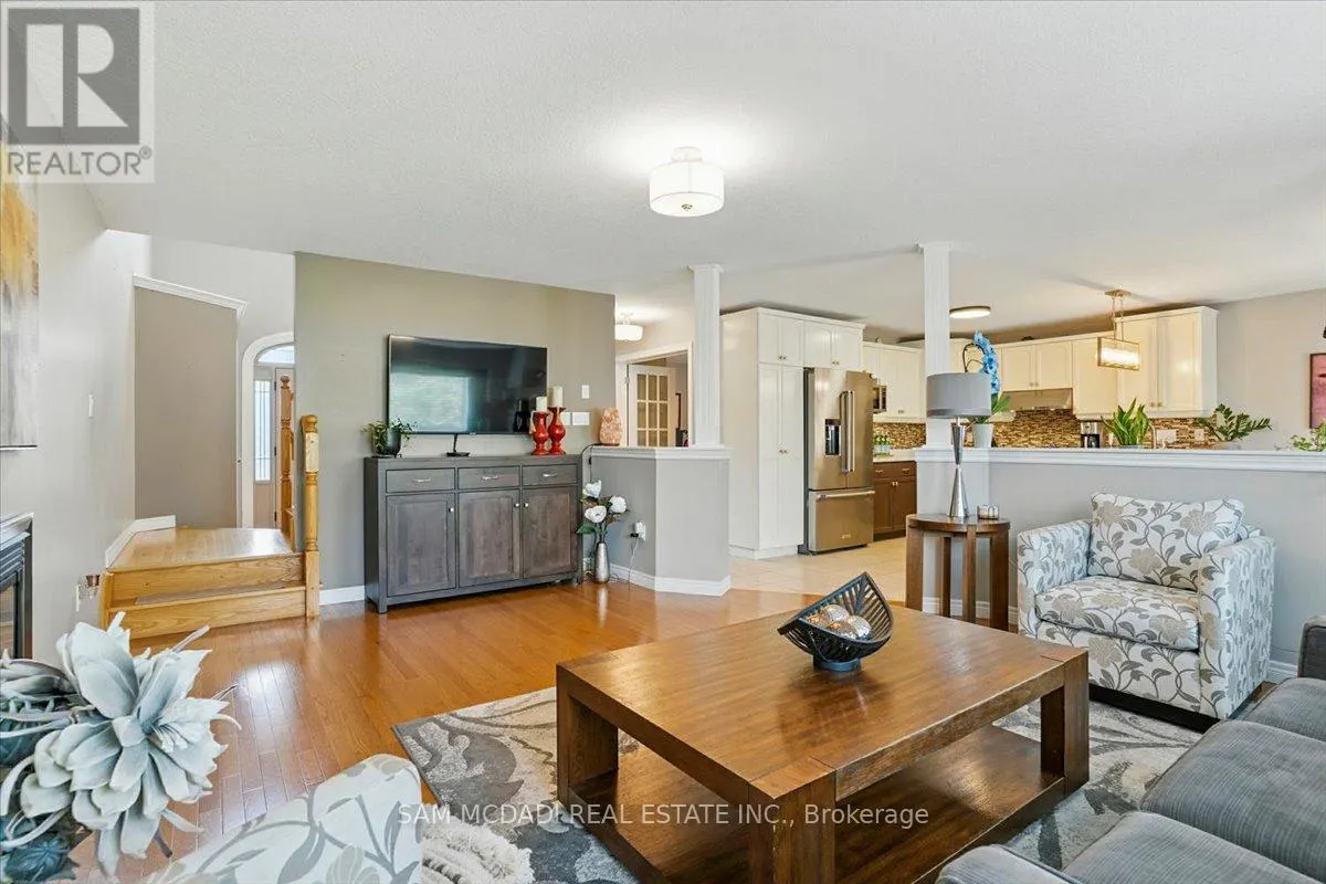 3 MAUDE COURT
