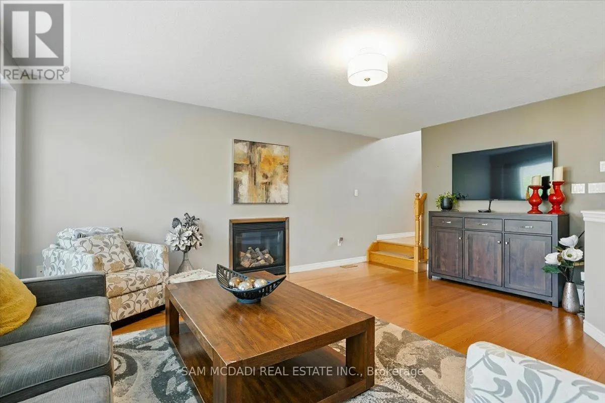 3 MAUDE COURT