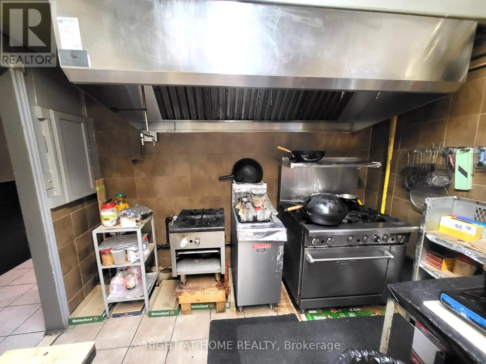 825 RUNNYMEDE ROAD