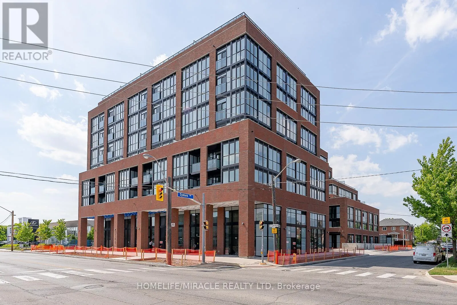 311 - 2300 ST. CLAIR AVENUE W