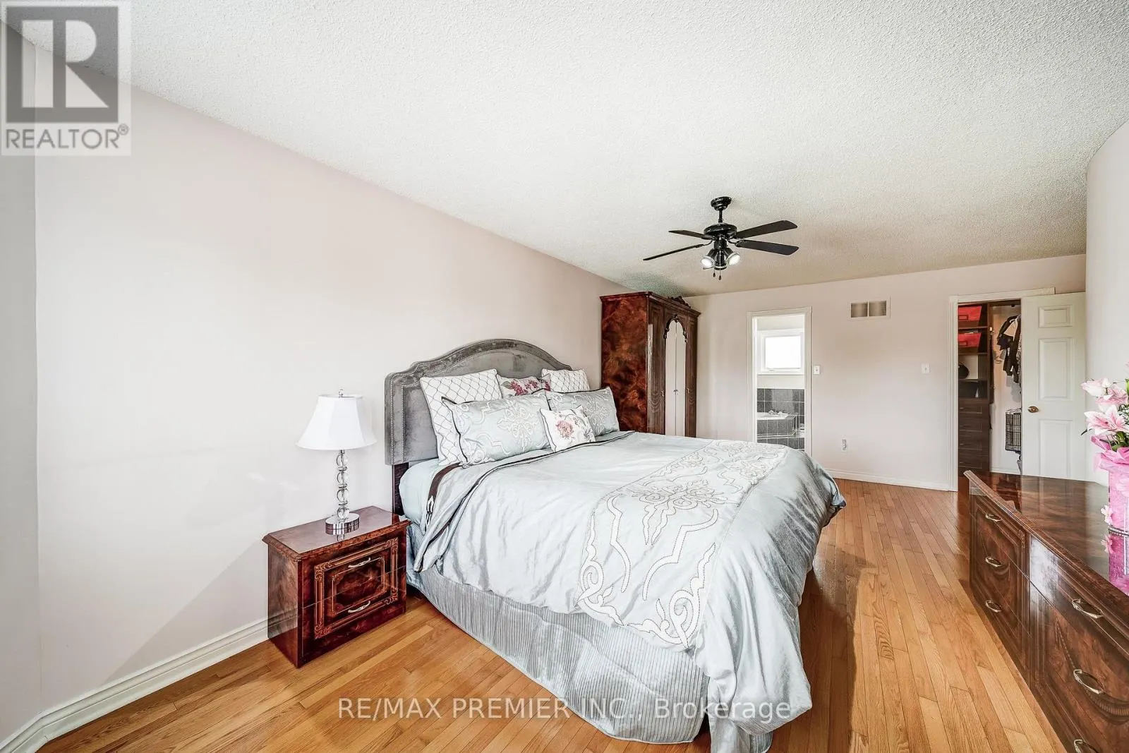 21 BERRYDOWN DRIVE