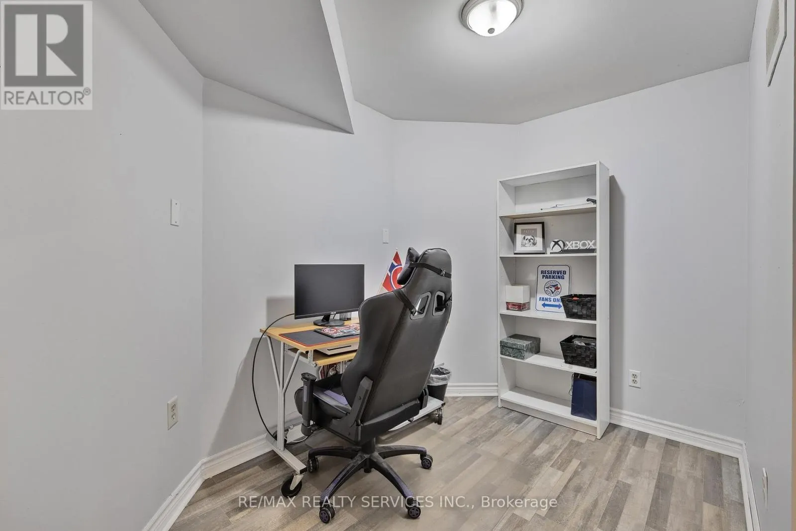 24 ROYAL VALLEY DRIVE