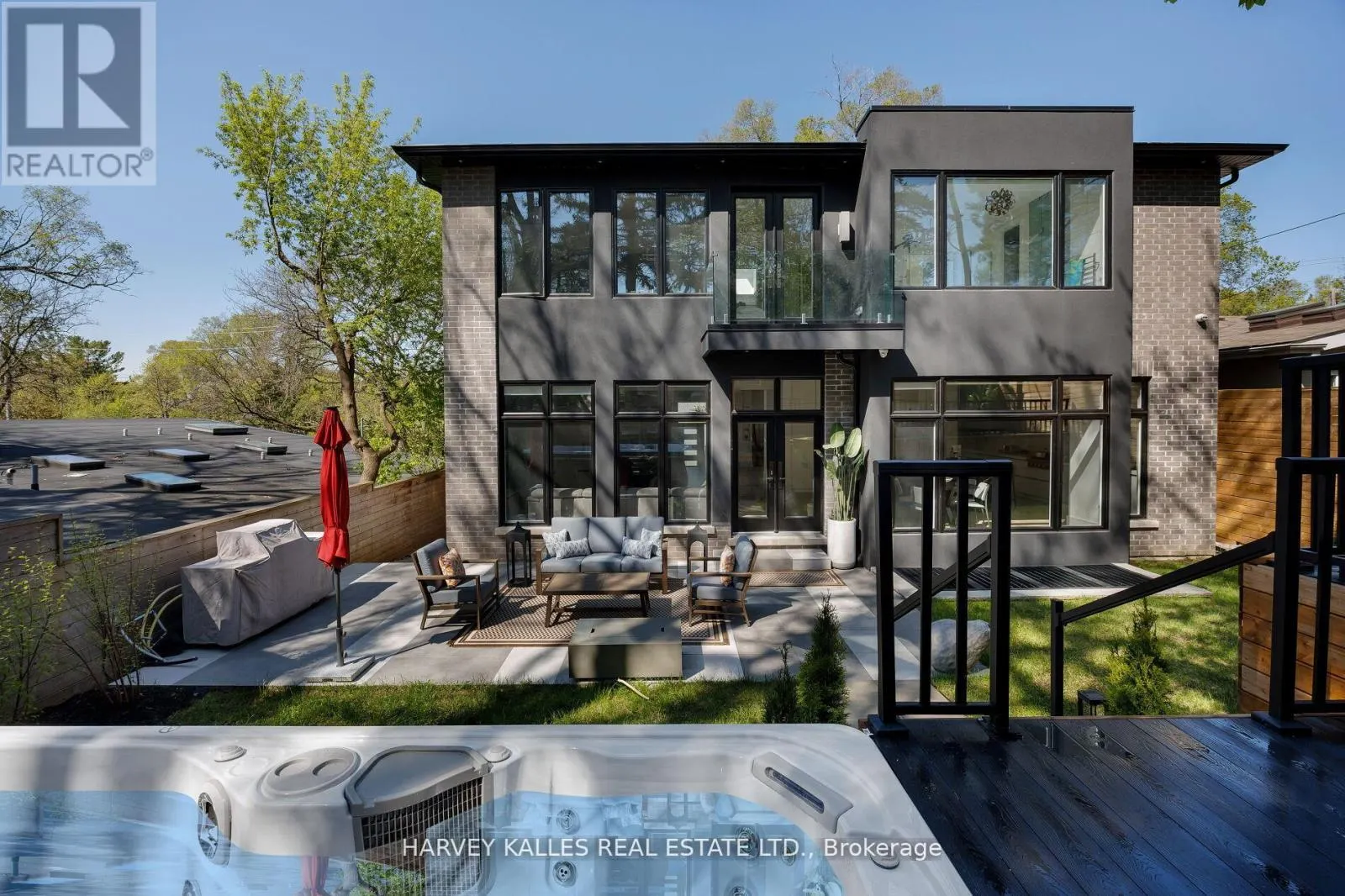 837 ROYAL YORK ROAD
