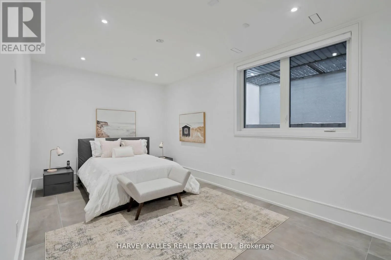 837 ROYAL YORK ROAD