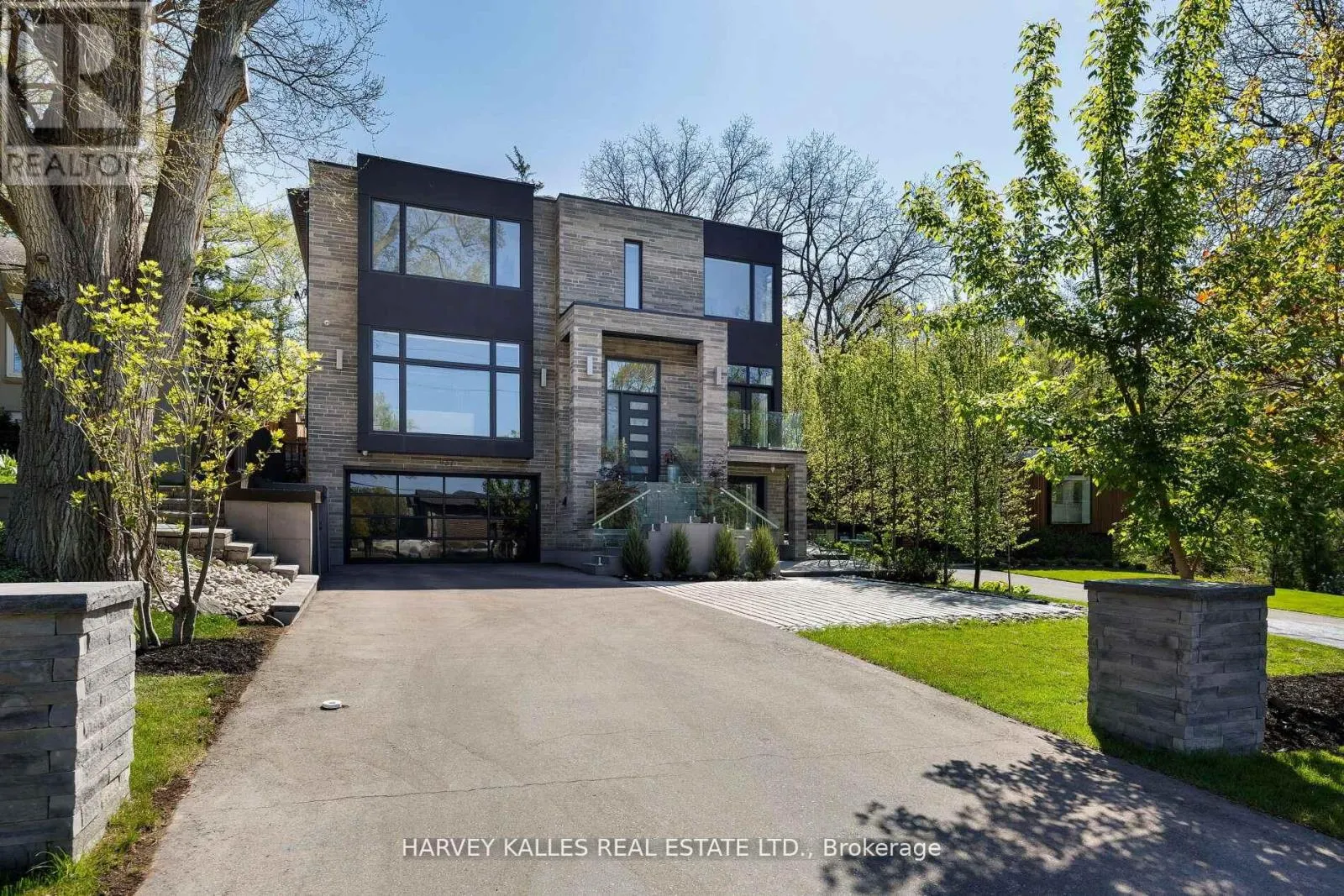 837 ROYAL YORK ROAD