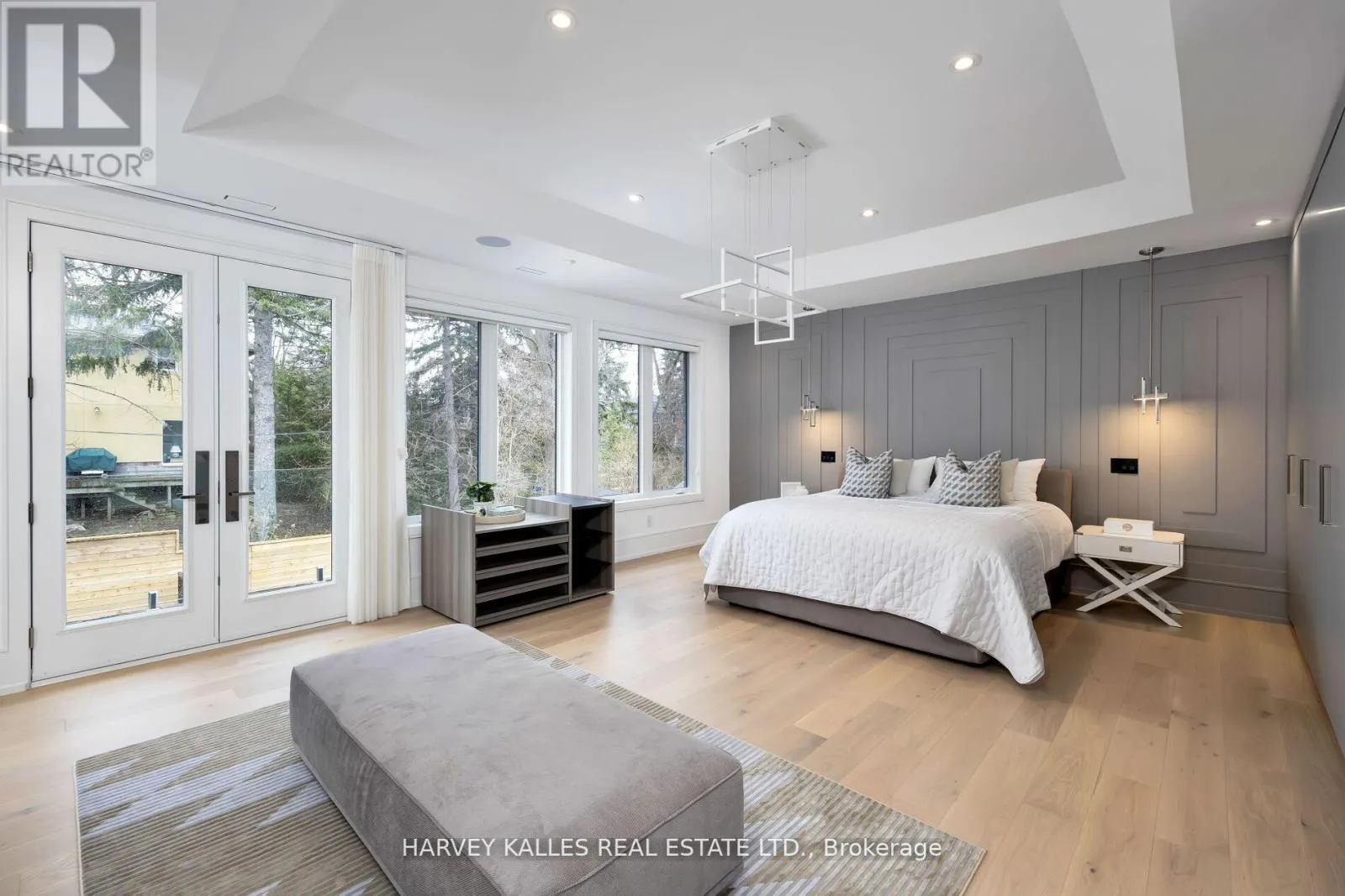 837 ROYAL YORK ROAD