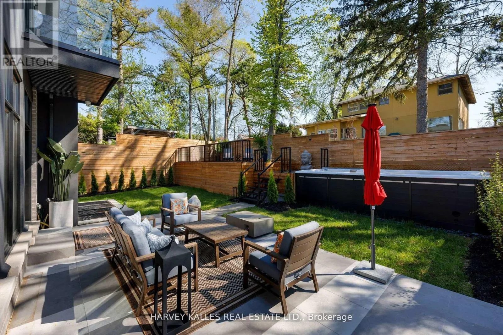 837 ROYAL YORK ROAD