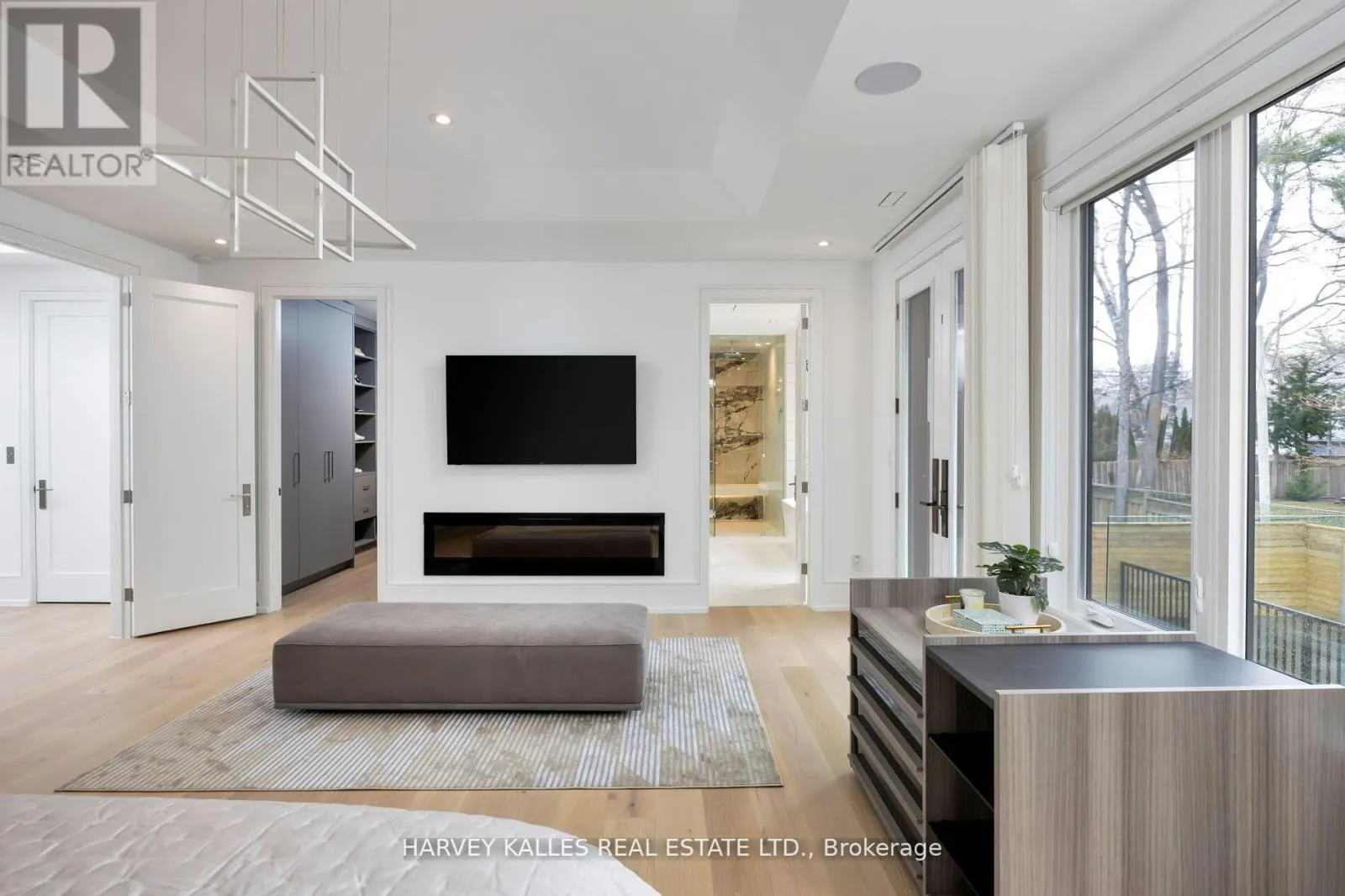 837 ROYAL YORK ROAD