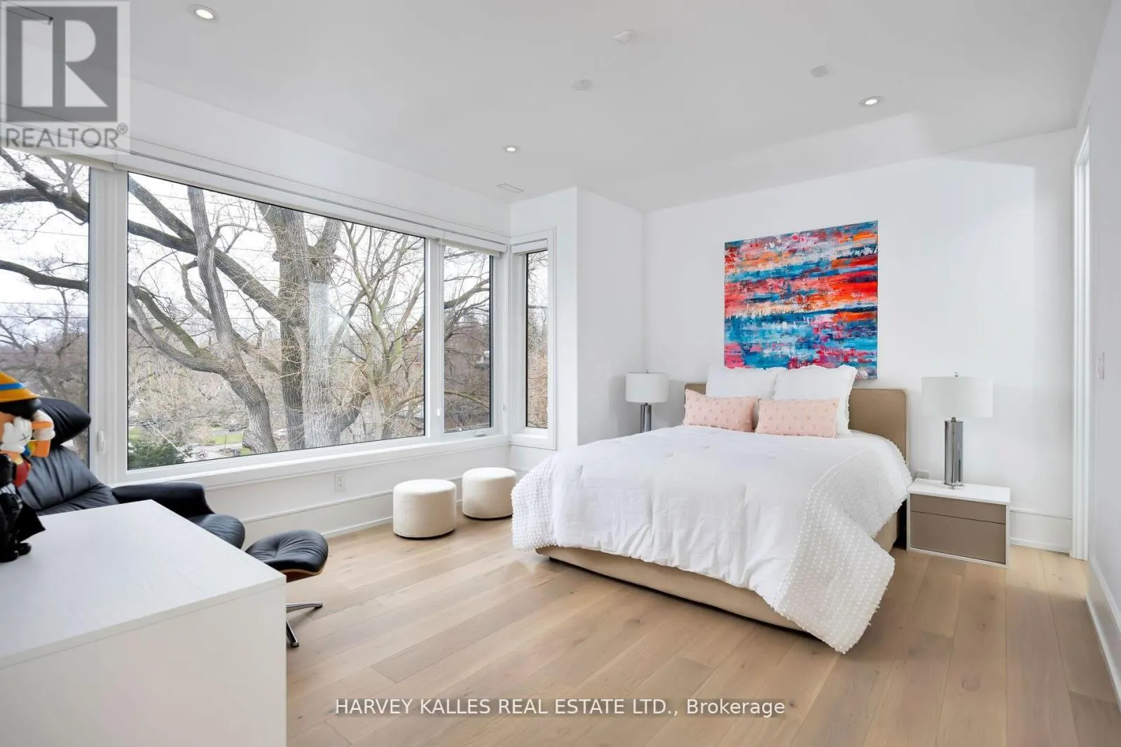 837 ROYAL YORK ROAD