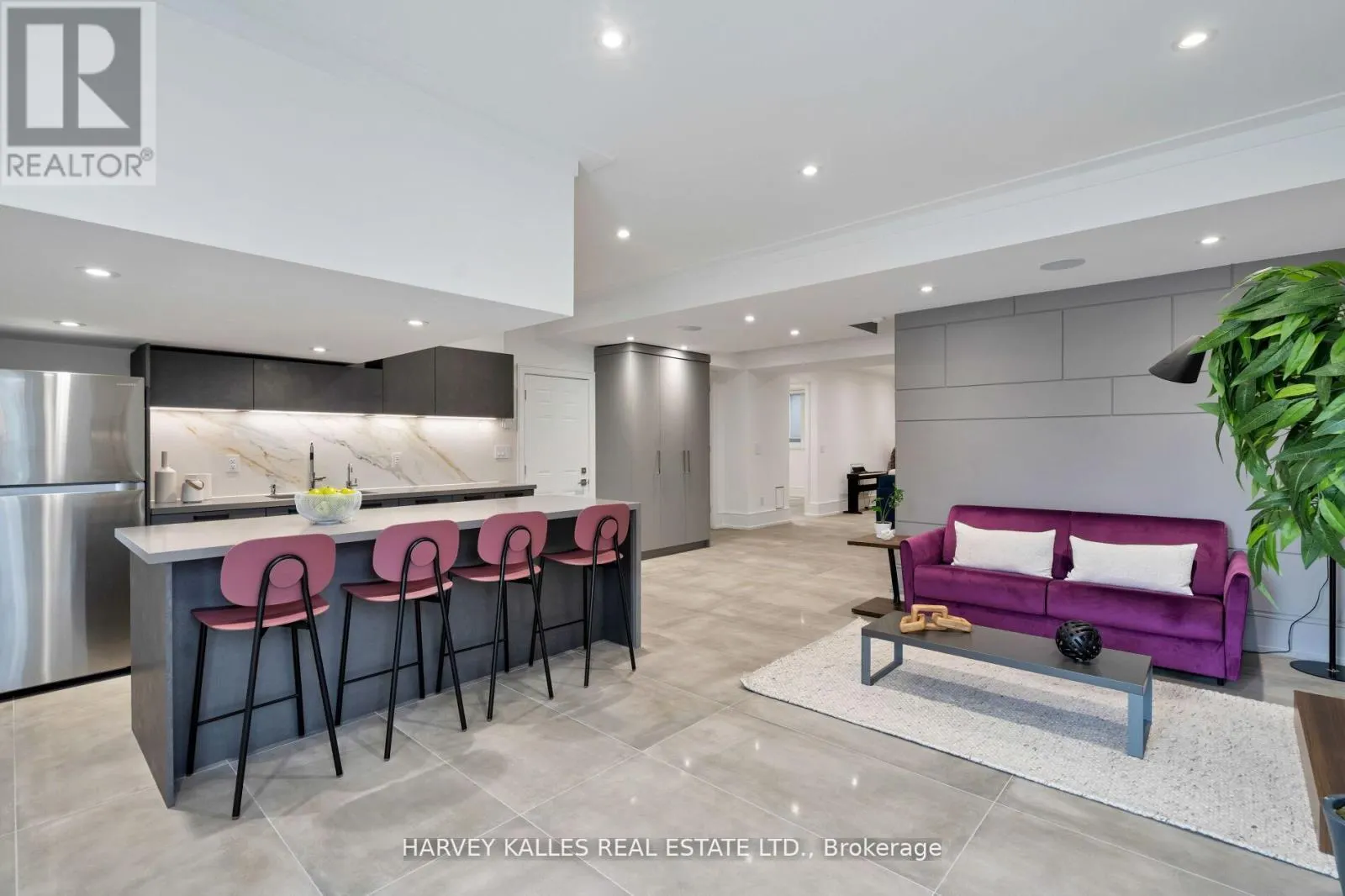 837 ROYAL YORK ROAD