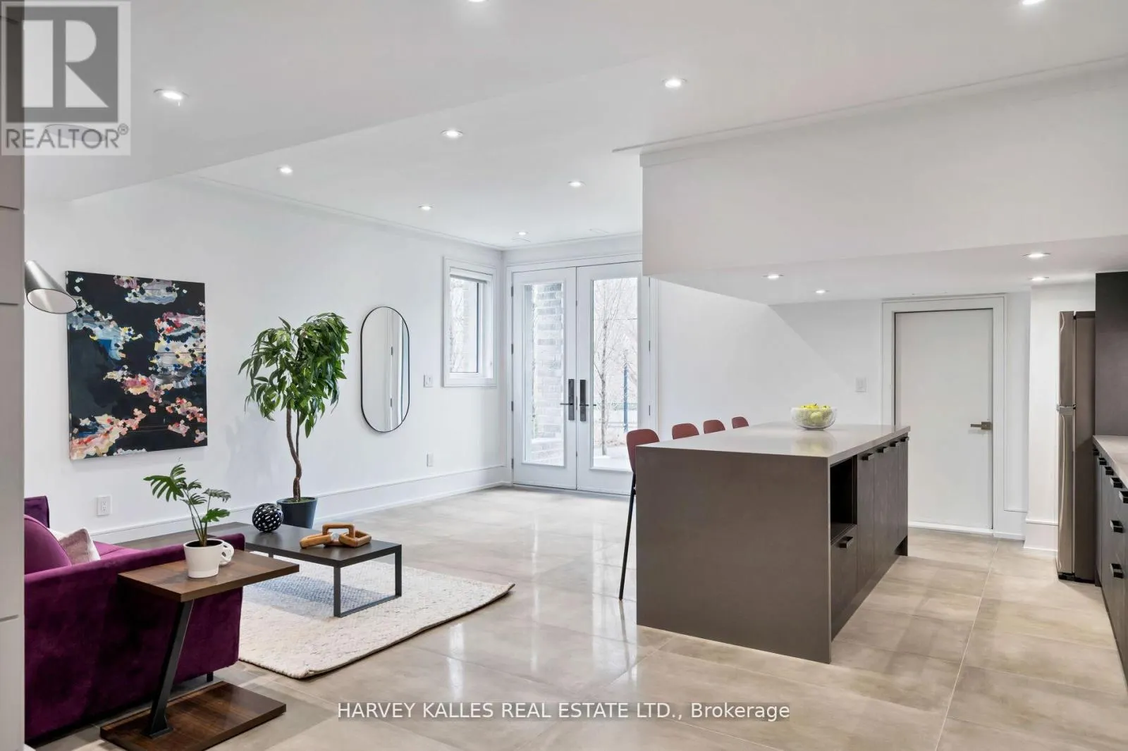 837 ROYAL YORK ROAD