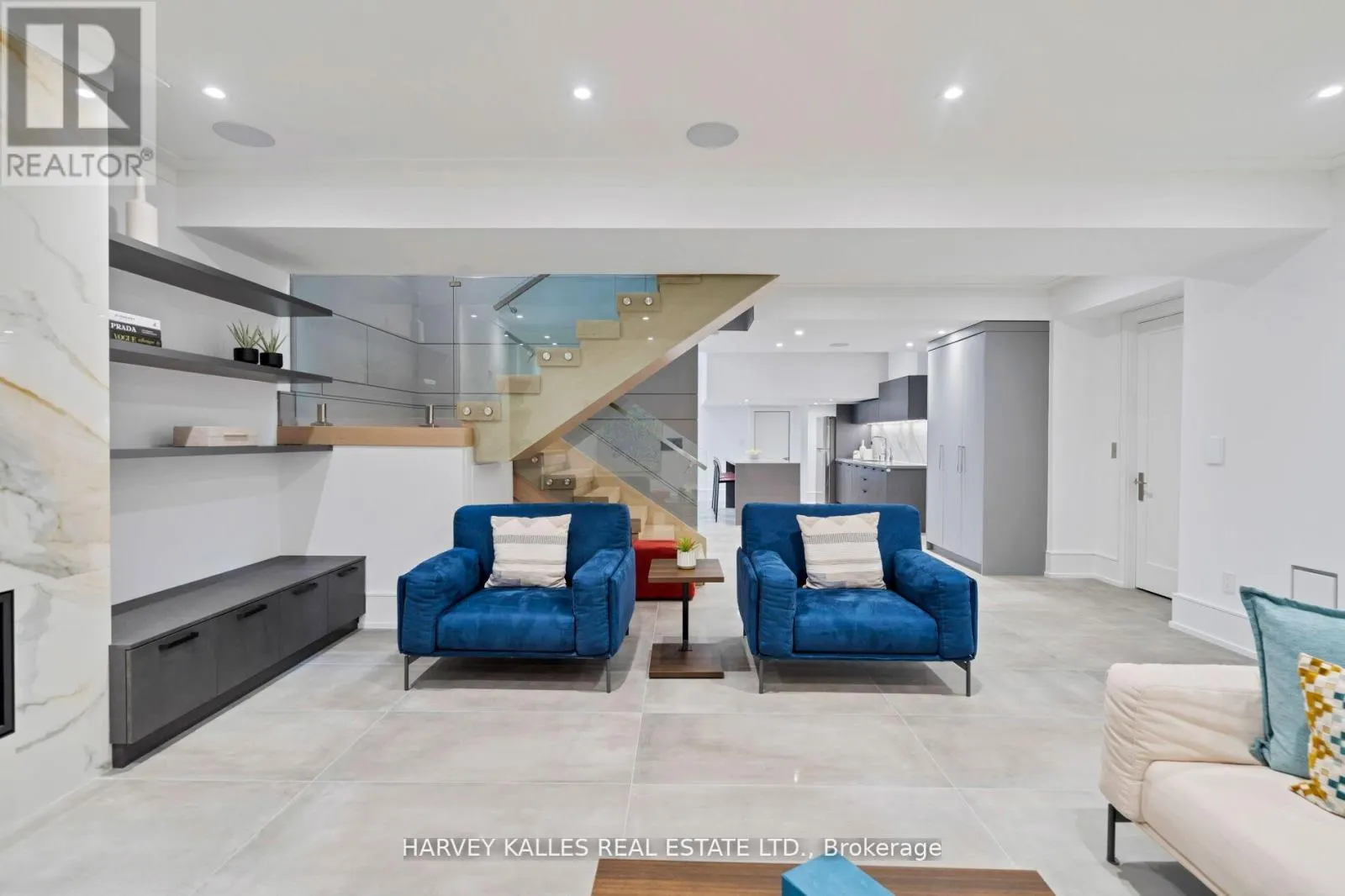 837 ROYAL YORK ROAD