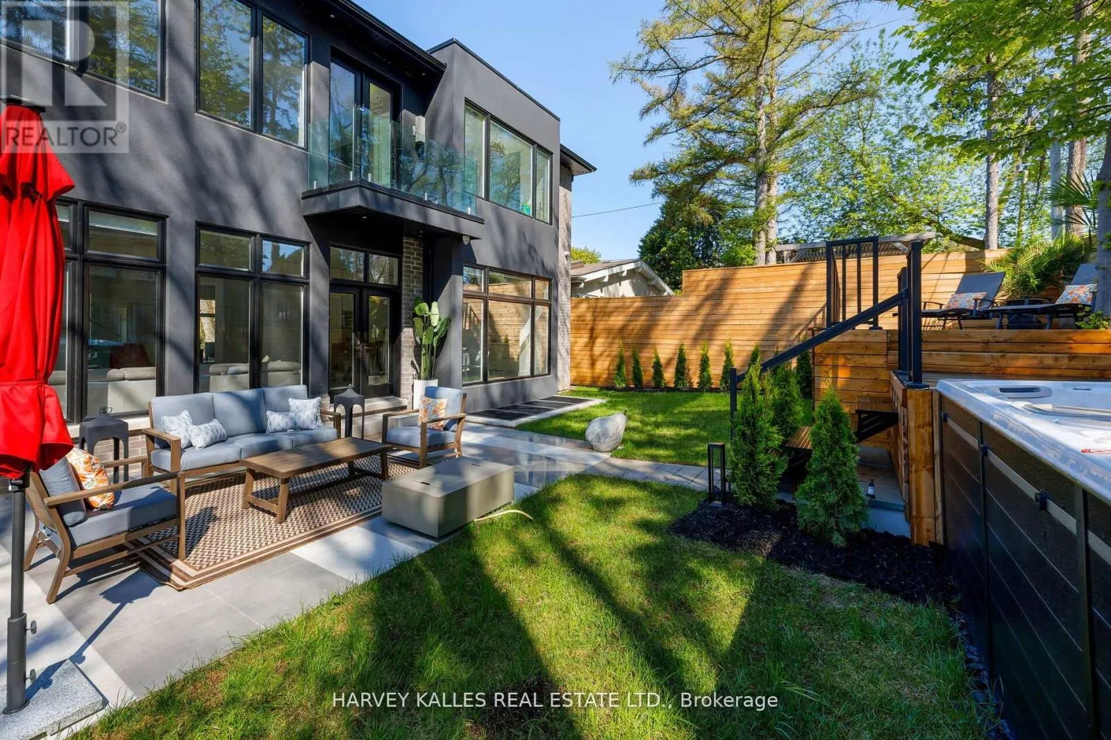 837 ROYAL YORK ROAD