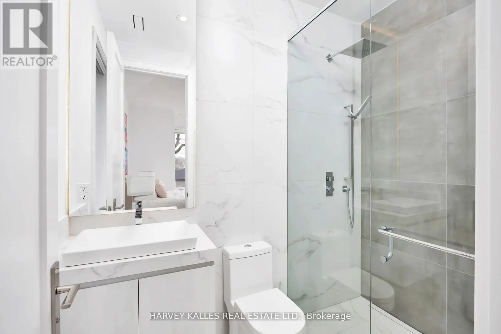 837 ROYAL YORK ROAD