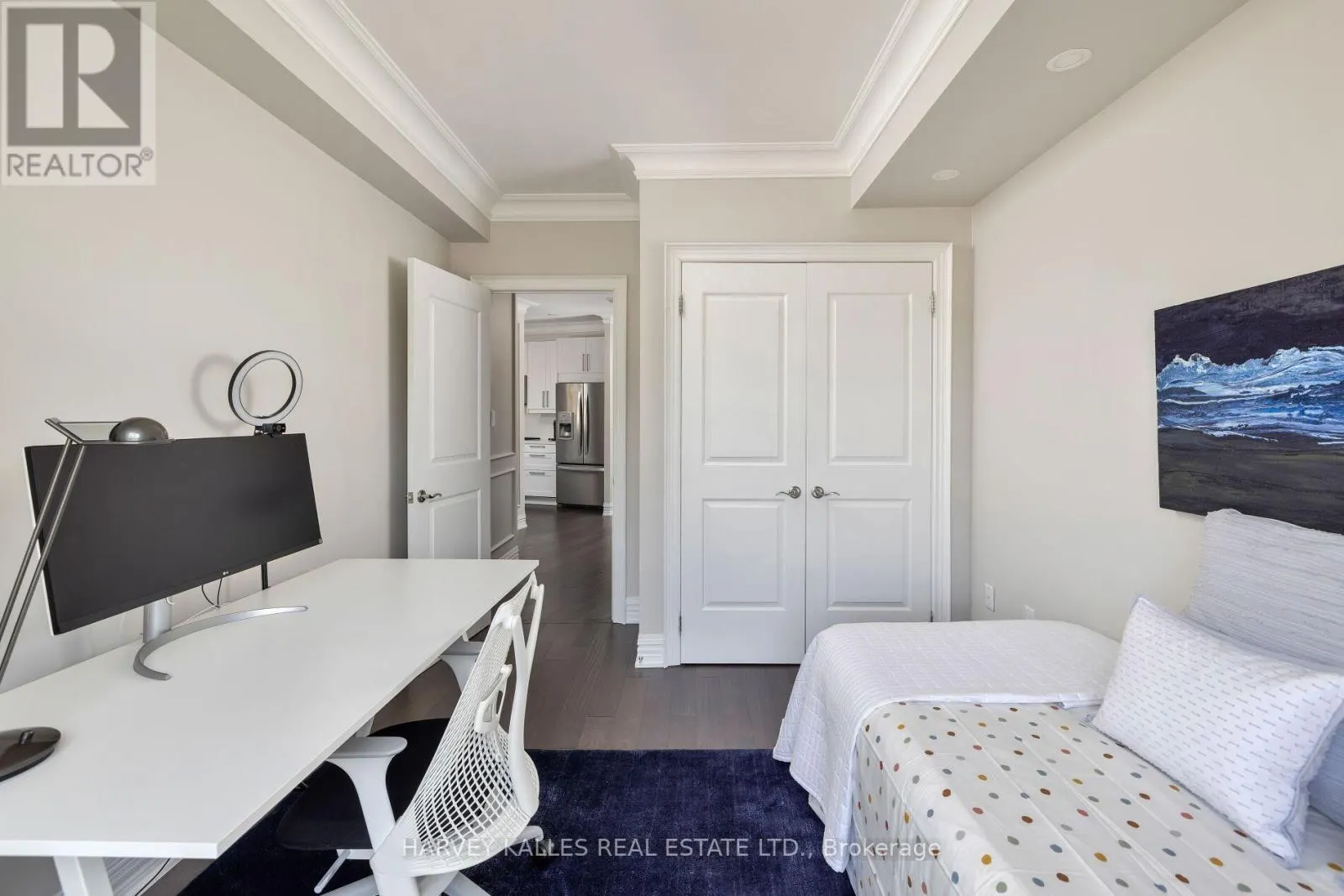 212 - 3085 BLOOR STREET W