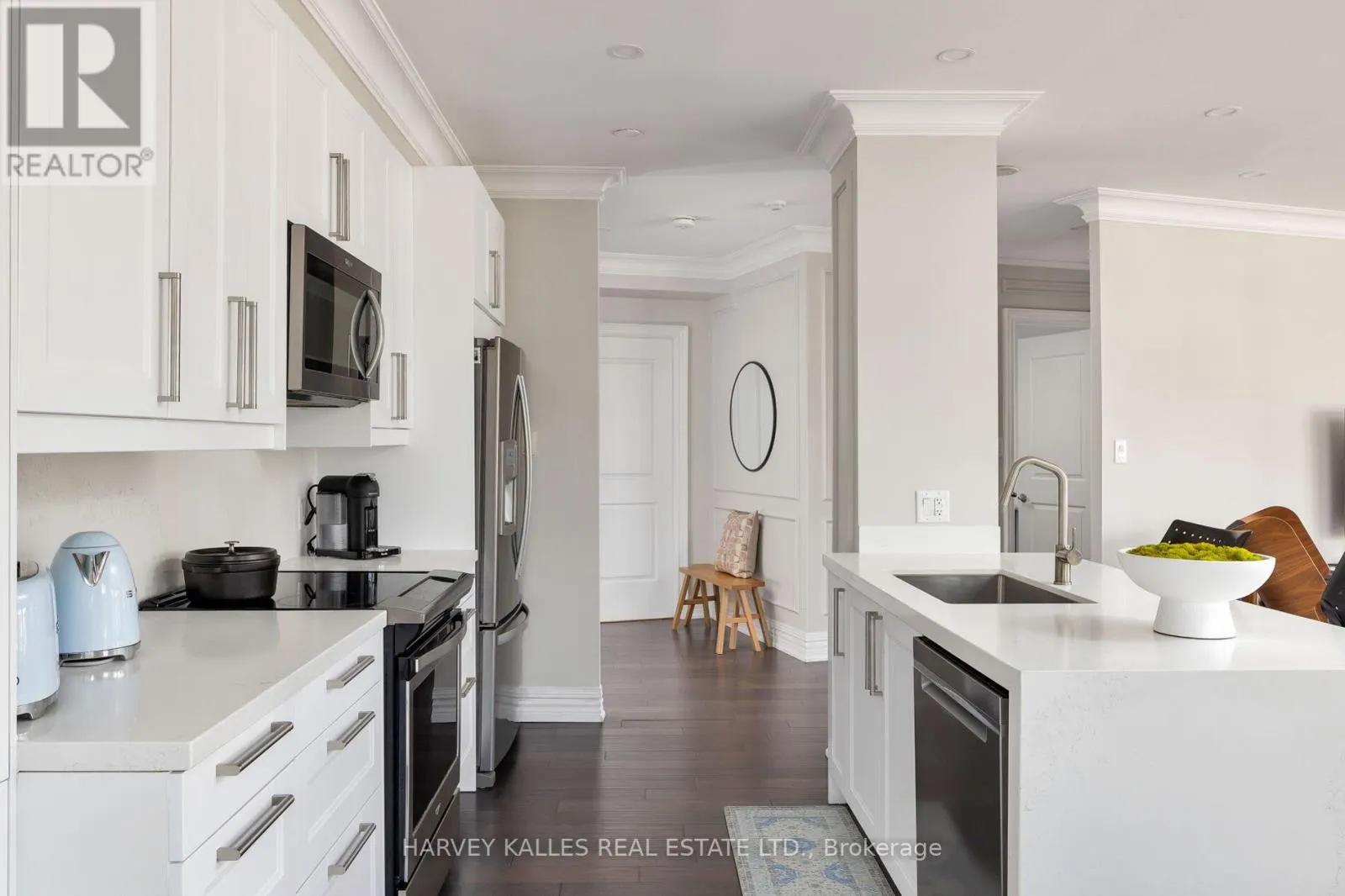 212 - 3085 BLOOR STREET W