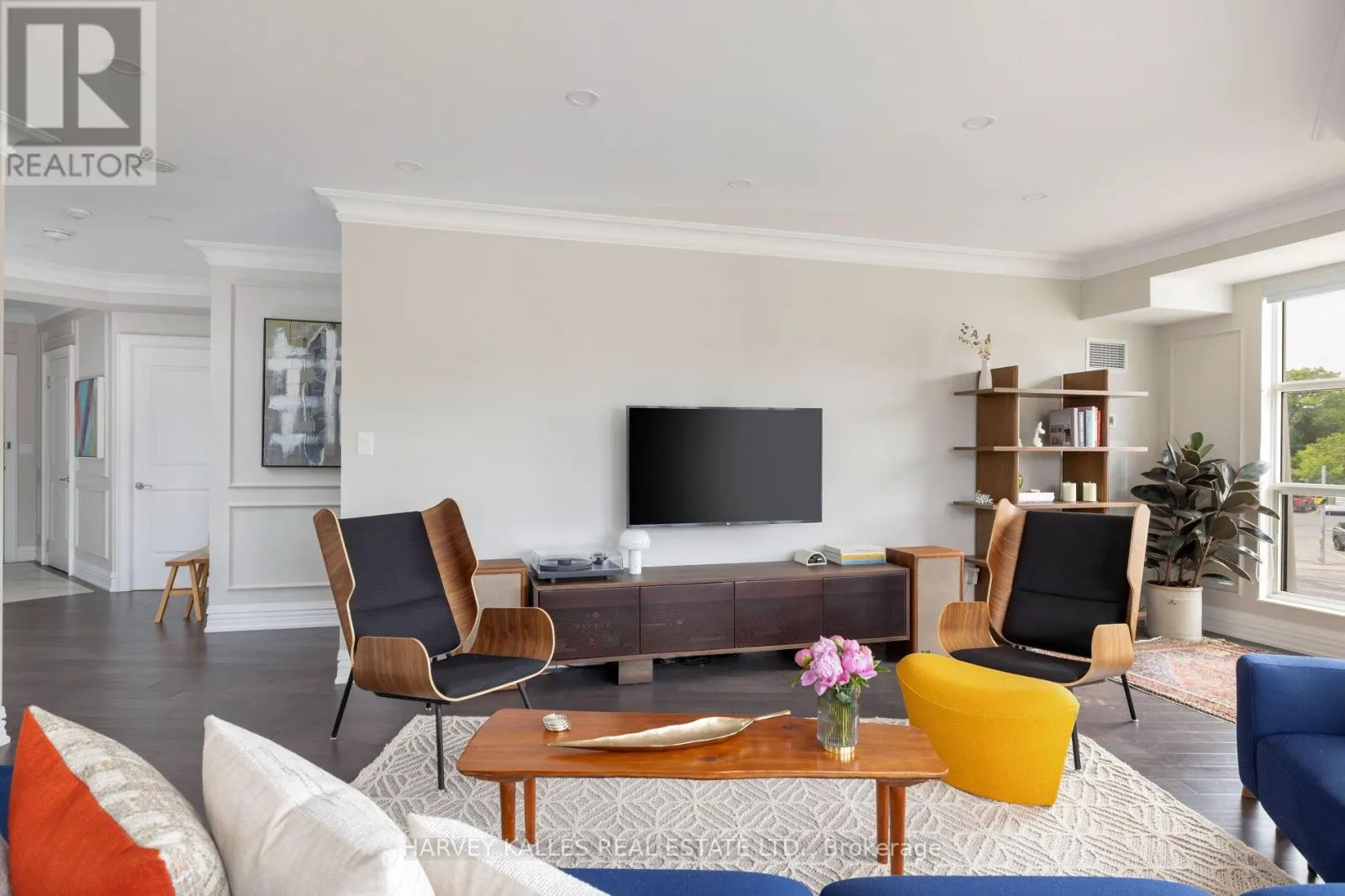 212 - 3085 BLOOR STREET W