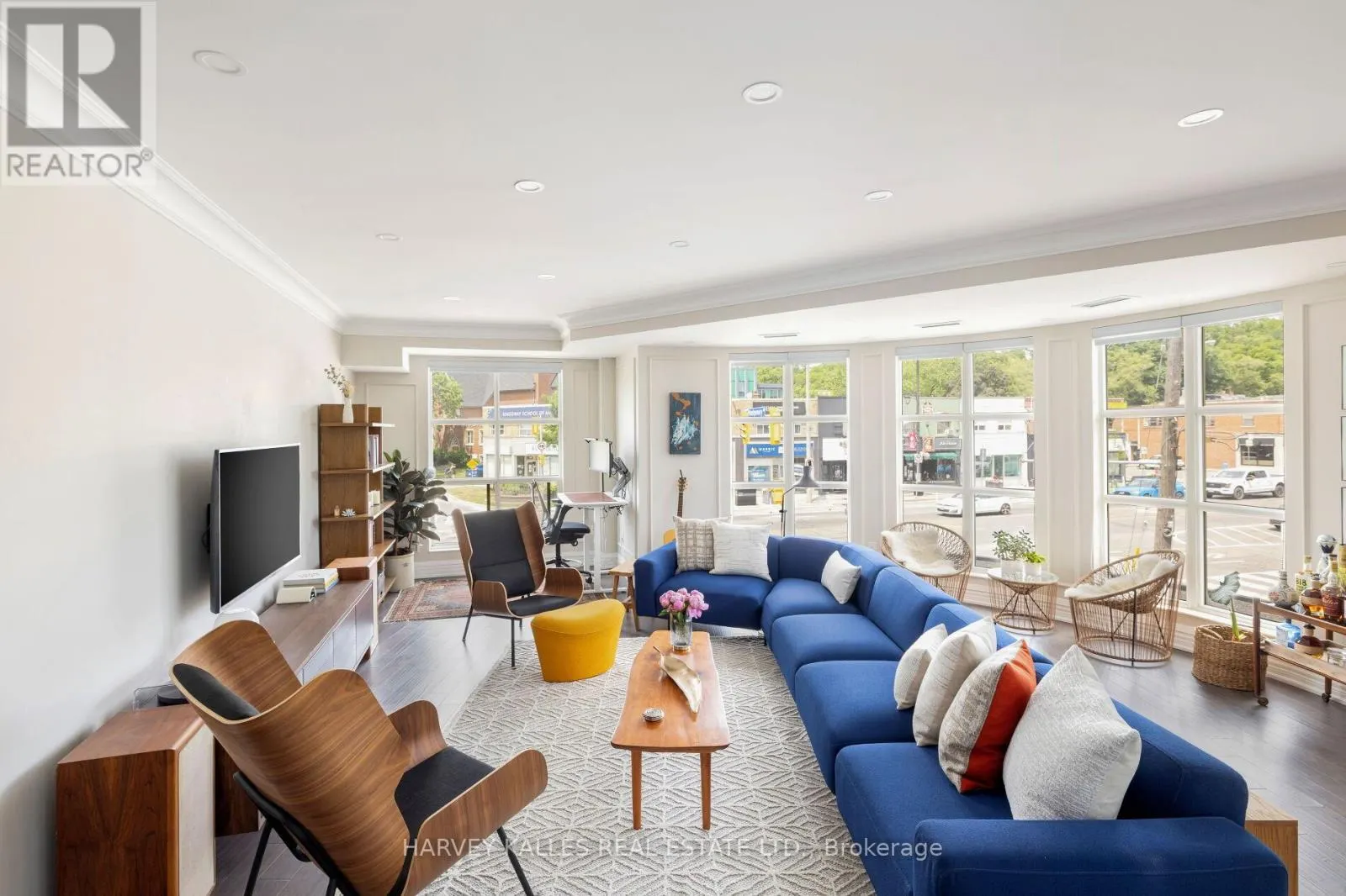 212 - 3085 BLOOR STREET W