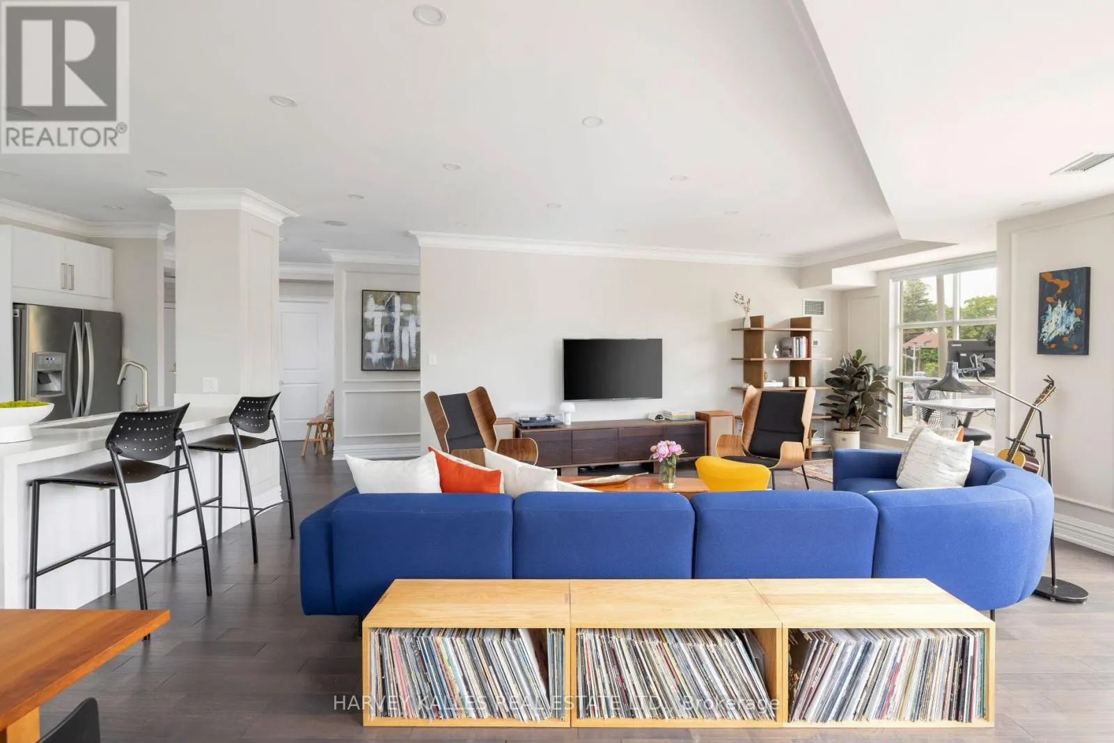 212 - 3085 BLOOR STREET W
