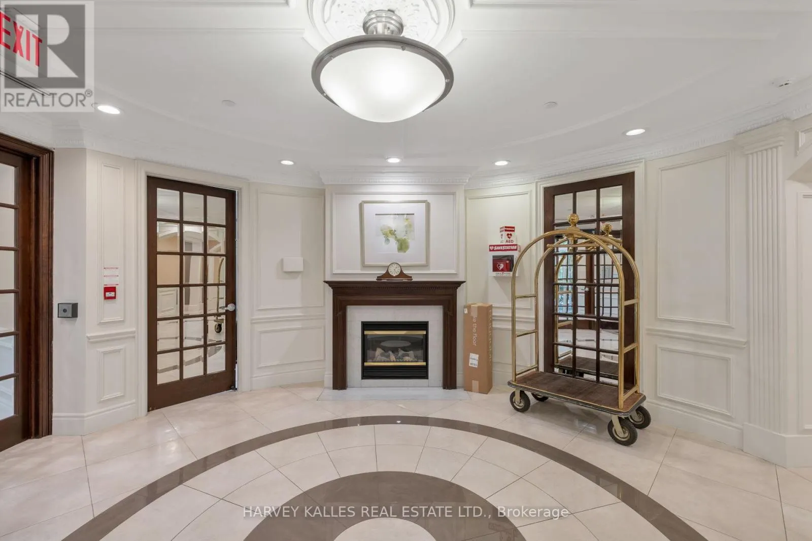 212 - 3085 BLOOR STREET W