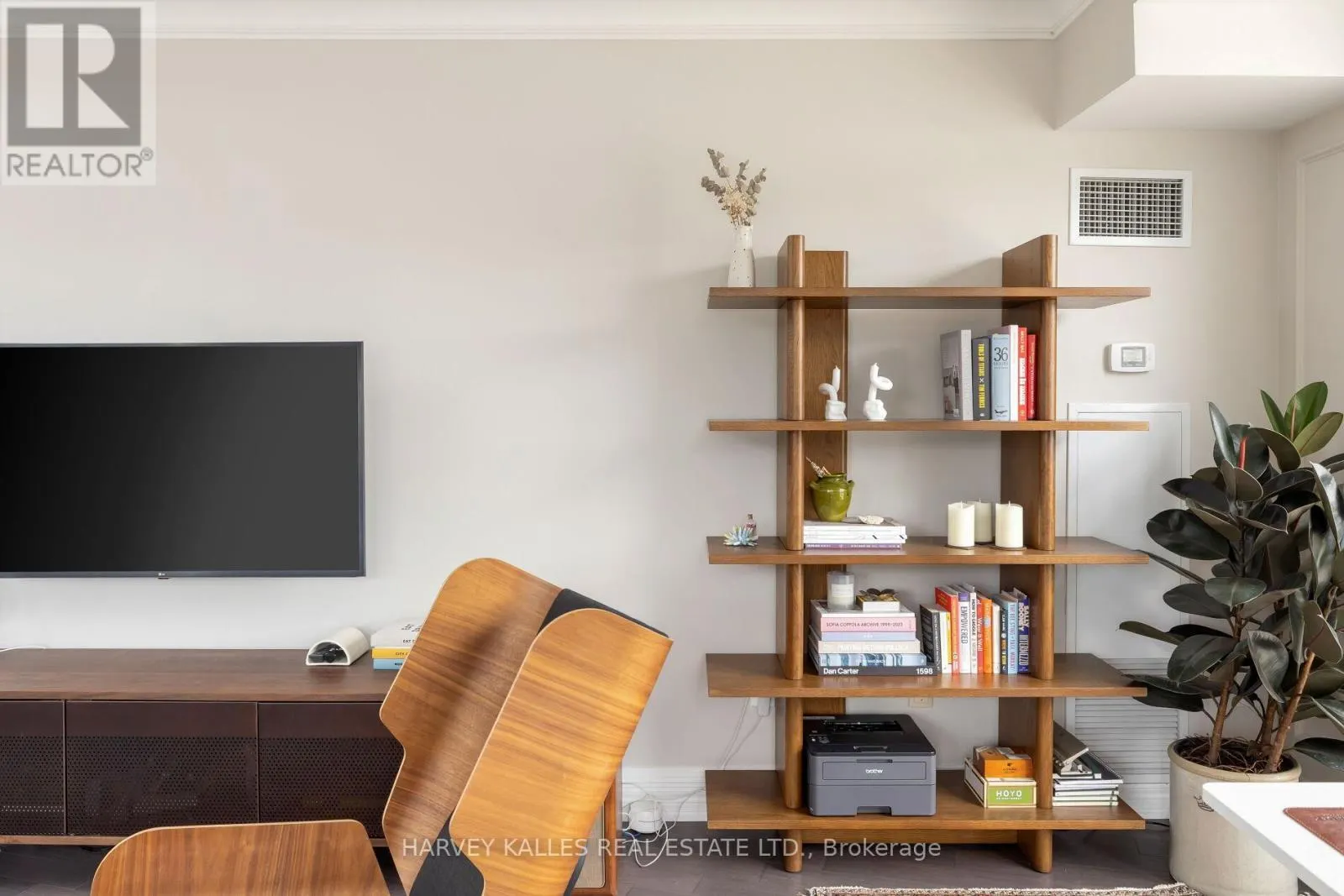 212 - 3085 BLOOR STREET W