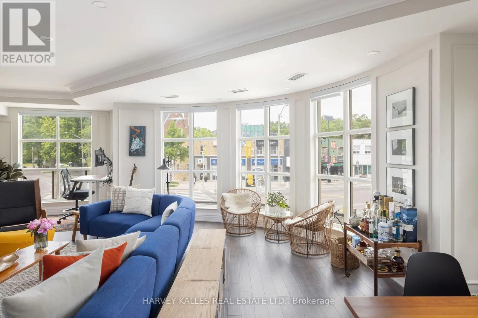 212 - 3085 BLOOR STREET W