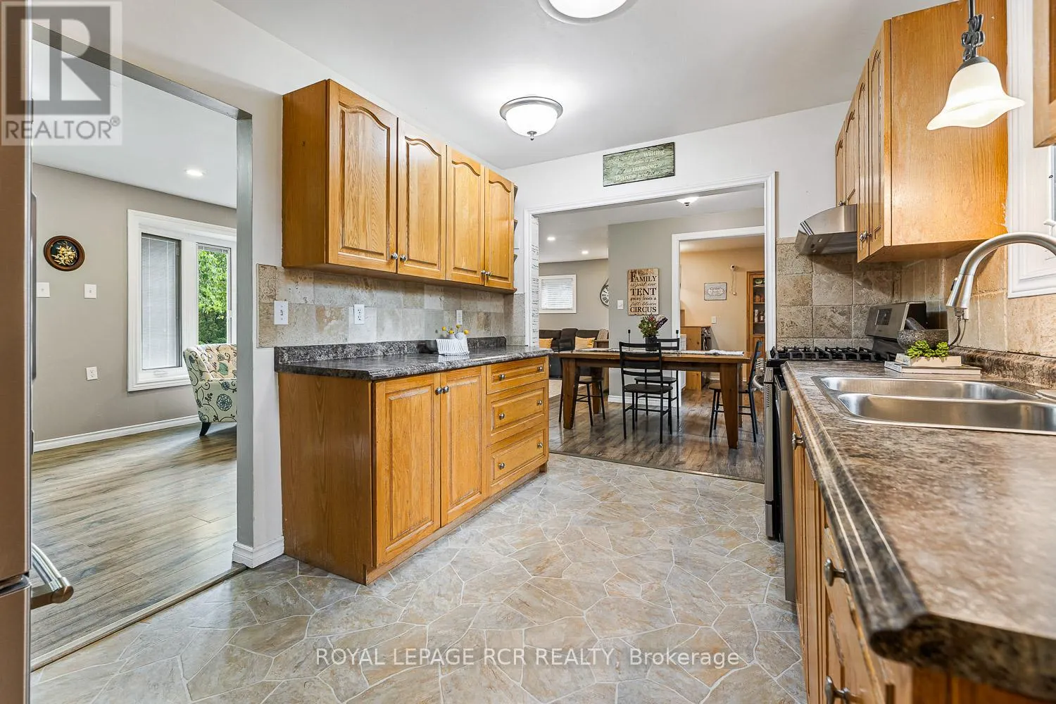 27 RUSTIC CRESCENT