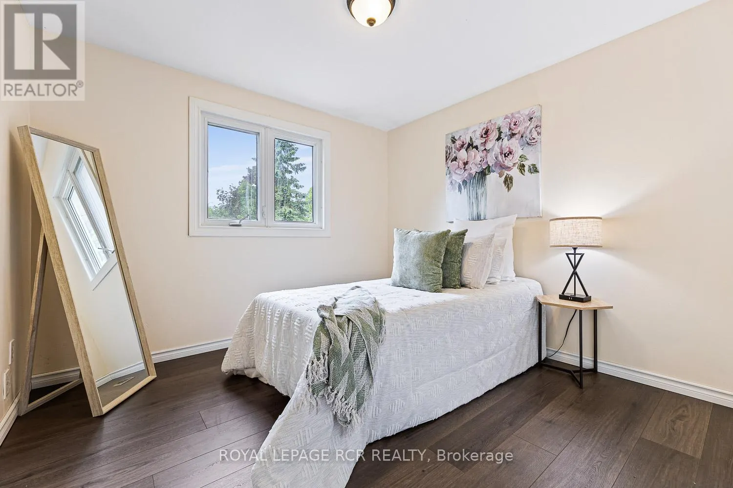 27 RUSTIC CRESCENT