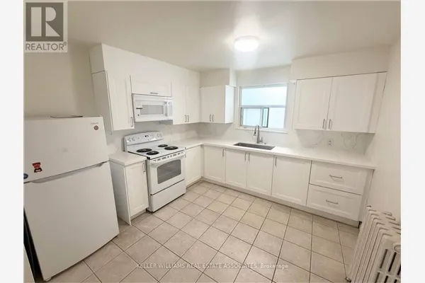 3 - 237 LAKESHORE ROAD E