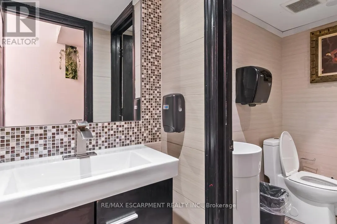 241,243 LAKESHORE ROAD E