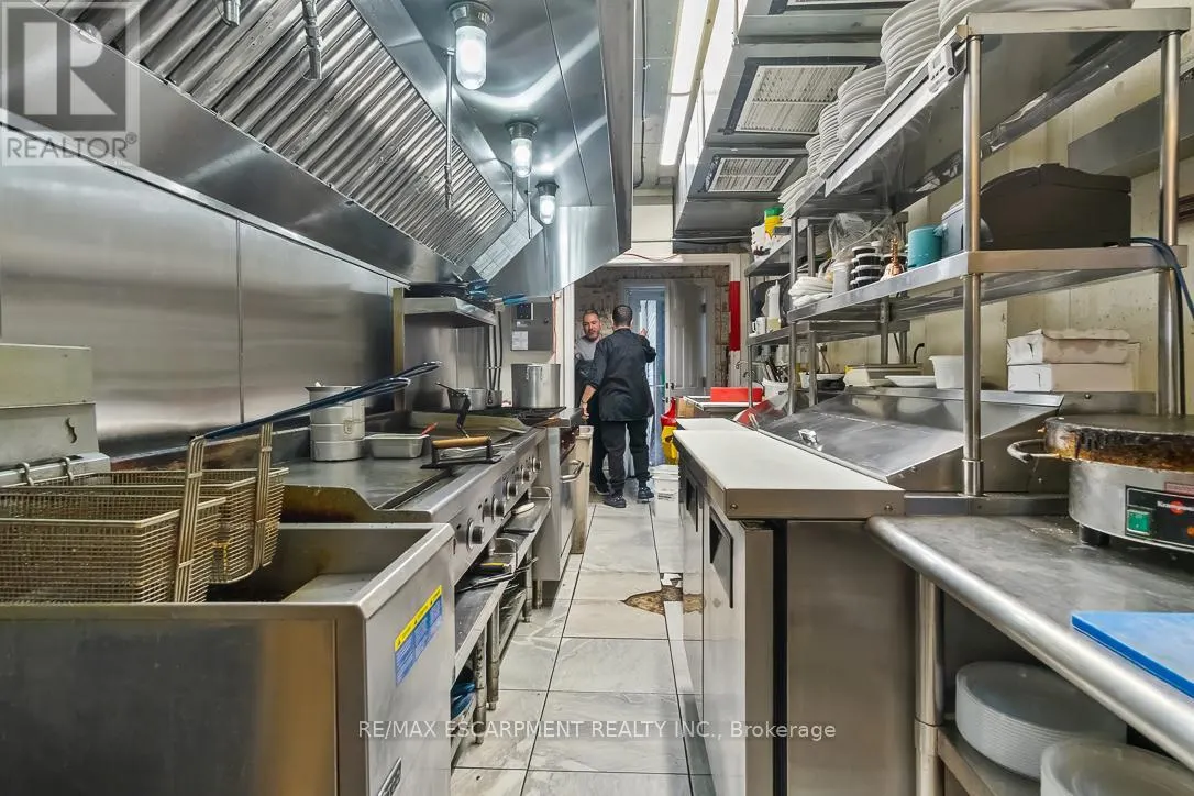 241,243 LAKESHORE ROAD E