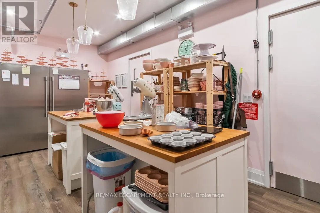 241,243 LAKESHORE ROAD E