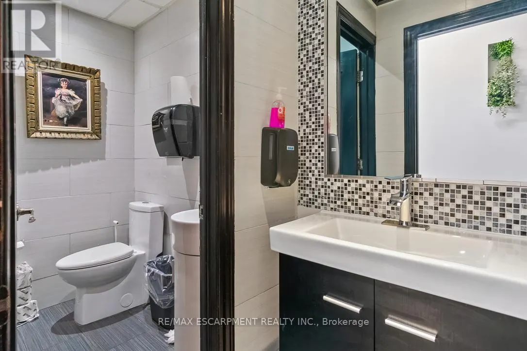 241,243 LAKESHORE ROAD E