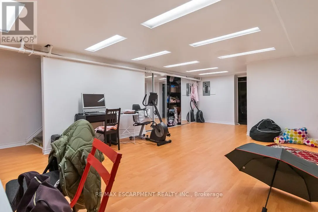 241,243 LAKESHORE ROAD E