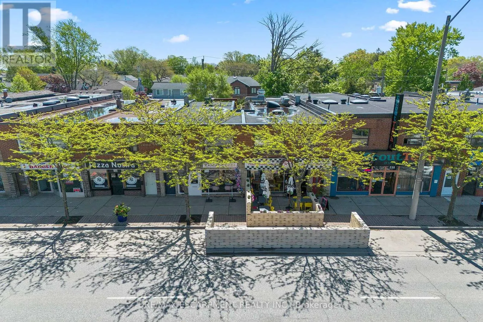 241,243 LAKESHORE ROAD E