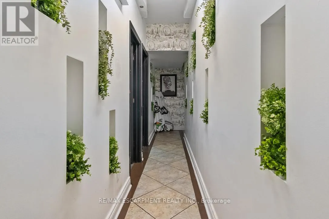 241,243 LAKESHORE ROAD E
