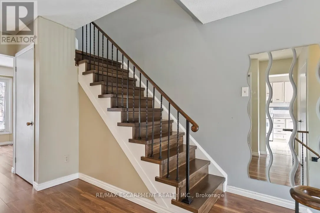 25 - 750 BURNHAMTHORPE ROAD E