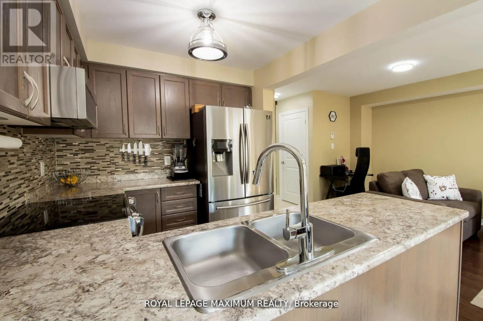 8 - 31 TOWNLINE